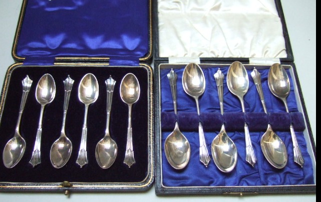 Appraisal: Six silver coffee spoons with fanned decoration to the handles