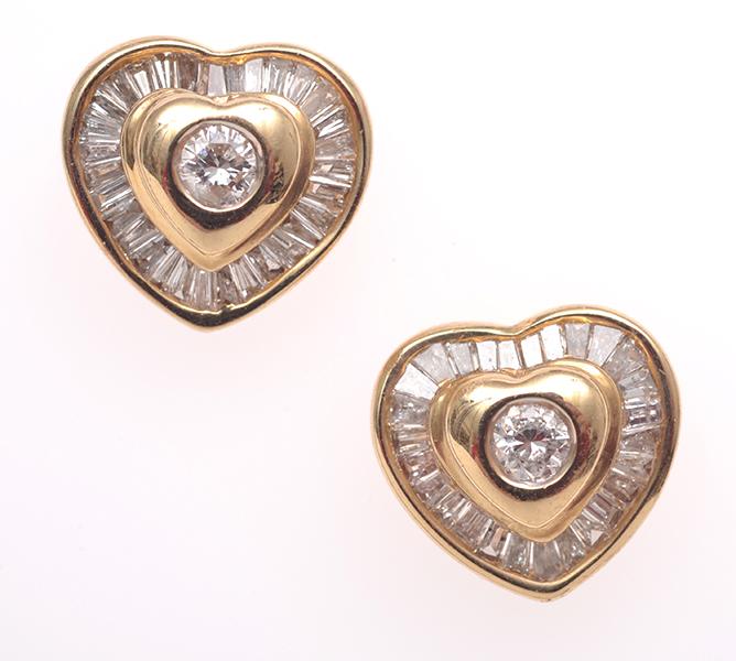 Appraisal: A PAIR OF HEART SHAPED DIAMOND CLUSTER STUD EARRINGS IN