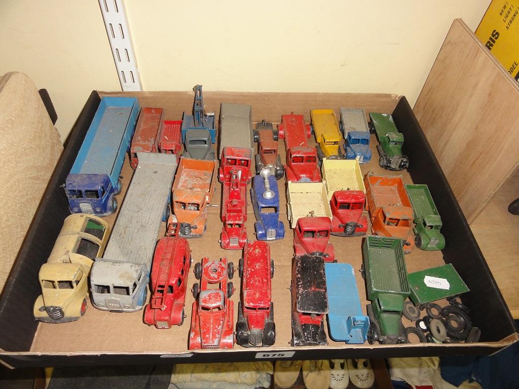 Appraisal: A quantity of Dinky die cast lorries and trucks including