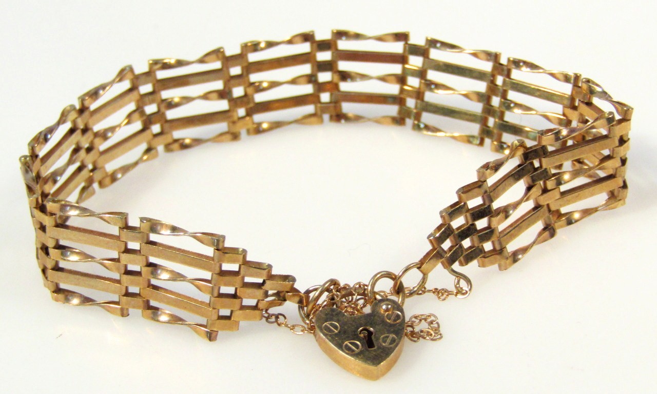 Appraisal: A ct gold gate bracelet with heart shaped clasp cm