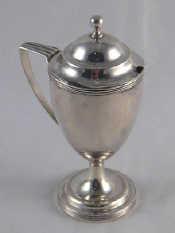 Appraisal: A Georgian silver mustard pot in the Adam style with