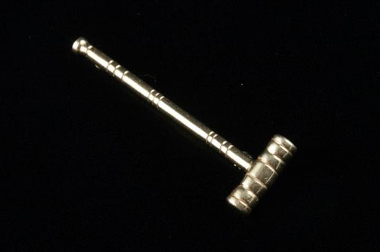 Appraisal: K YELLOW GOLD CROQUET MALLET PIN L in