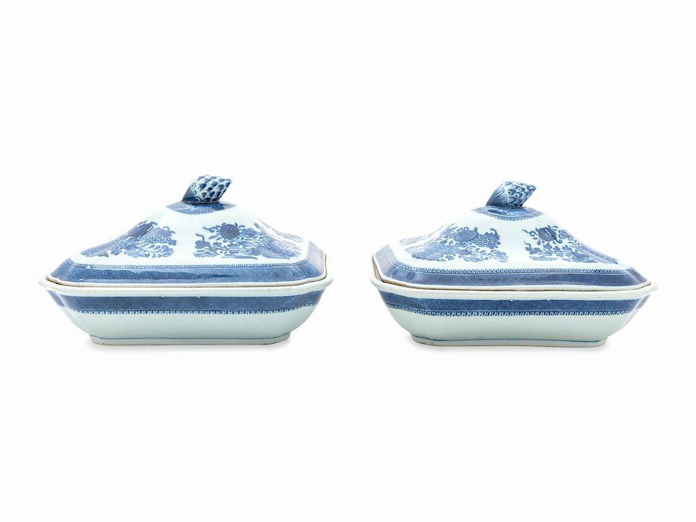 Appraisal: A Pair of Chinese Export Blue Fitzhugh Porcelain Covered Entree