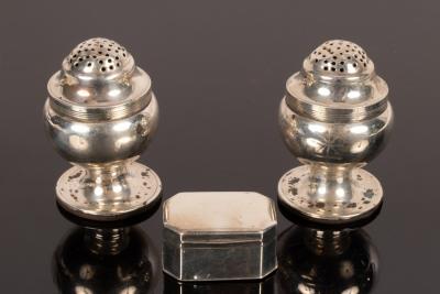 Appraisal: A George III silver nutmeg grater Thomas Phipps Edward Robinson