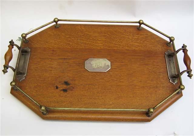 Appraisal: AN EDWARDIAN SOLID OAK BARMAN'S SERVING TRAY Metal footed the