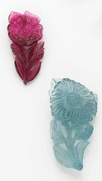 Appraisal: Two Gem-stone Carvings of Flowers Both carved in the Mughal