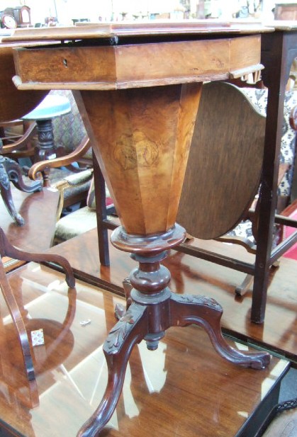 Appraisal: A Victorian walnut trumpet shaped work table the octagonal lift