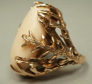 Appraisal: K Gold and Coral Cocktail Ring Size K Gold and