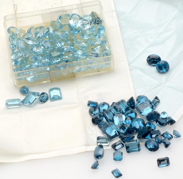 Appraisal: UNMOUNTED BLUE TOPAZ GEMSTONES One-hundred thirty stones mixed oval emerald