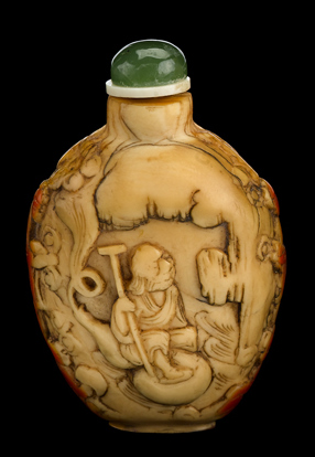 Appraisal: Chinese carved hornbill snuff bottle th century