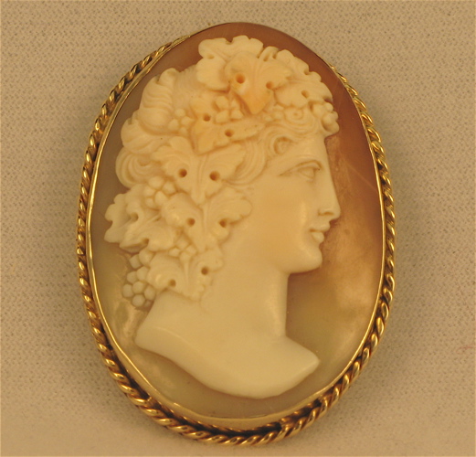 Appraisal: VICTORIAN CAMEO PORTRAIT PENDANT BROOCH with a K yellow gold