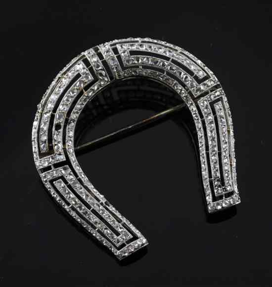 Appraisal: An Edwardian diamond set ct white gold openwork horseshoe brooch