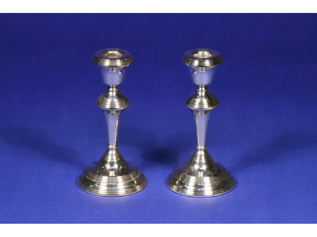 Appraisal: A PAIR OF CANDLESTICKS with knopped reeded columns and circular