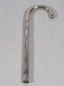 Appraisal: A silver Austro - Hungarian parasol handle with Art Nouveau