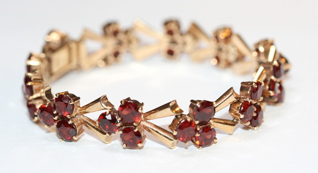 Appraisal: A GARNET SET BRACELET claw set brilliant cut garnets set