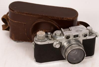 Appraisal: A Leica DRP Ernst Leitz Wetzlar mm camera serial no