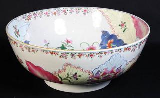 Appraisal: Chinese Export Porcelain center bowl th century executed in the