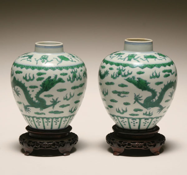 Appraisal: Pair Chinese Qing dynasty porcelain jars Daoguang period underglaze blue