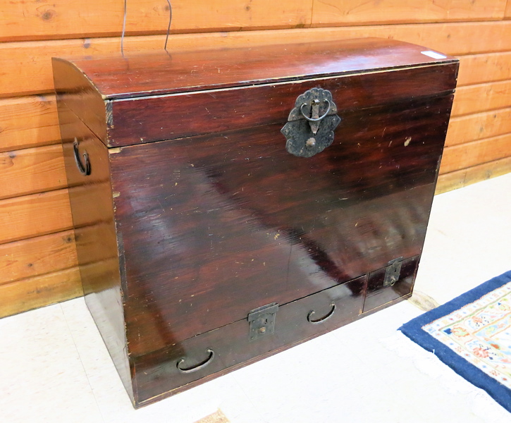 Appraisal: JAPANESE TRAVEL TRUNK Taisho era c - having a lift