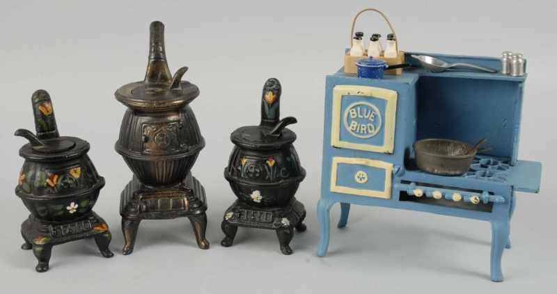 Appraisal: Lot of Cast Iron Children's Stoves Description Includes three small