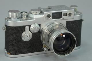 Appraisal: Leica IIIq camera with collapsible Summitar cm small dent top