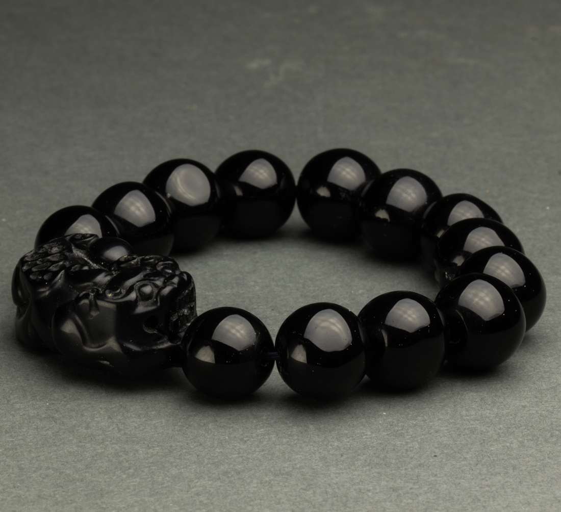 Appraisal: CHINESE BLACK JADE PIXIU BRACELET Chinese black jade Pixiu bracelet