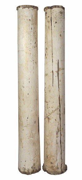 Appraisal: A PAIR OF TURNED WOODEN WHITE PAINTED ARCHITECTURAL COLUMNS of