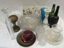 Appraisal: A quantity of mixed glass including hand blown cut spun