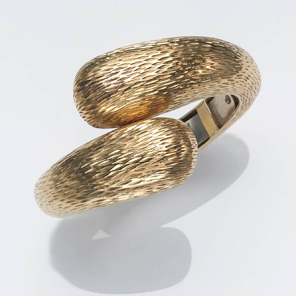 Appraisal: An k gold by-pass bangle bracelet gross weight approximately gr