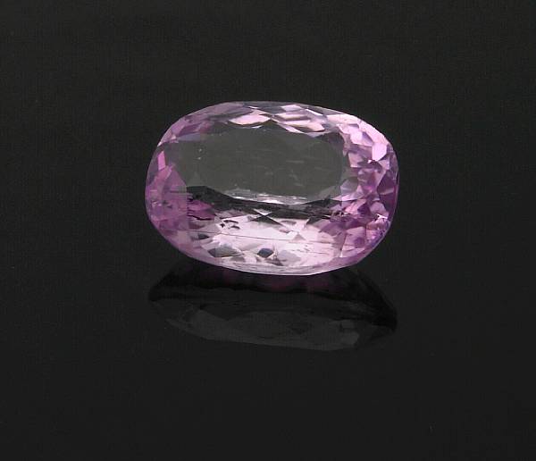 Appraisal: Kunzite An unmounted oval-cut stone of light pink hue having