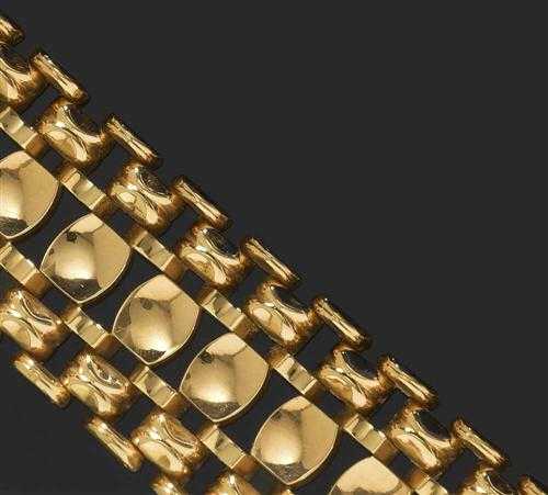 Appraisal: GOLD-ARMBAND um Ros gold Dekoratives breites Armband mit geometrischen Gliedern