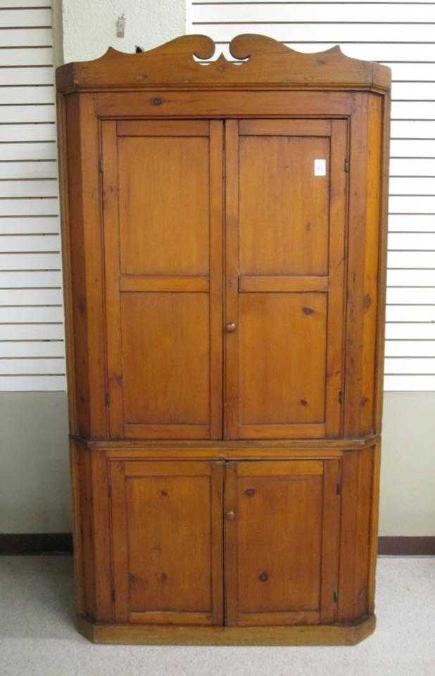 Appraisal: PINE CORNER CUPBOARD American th century with upper and lower