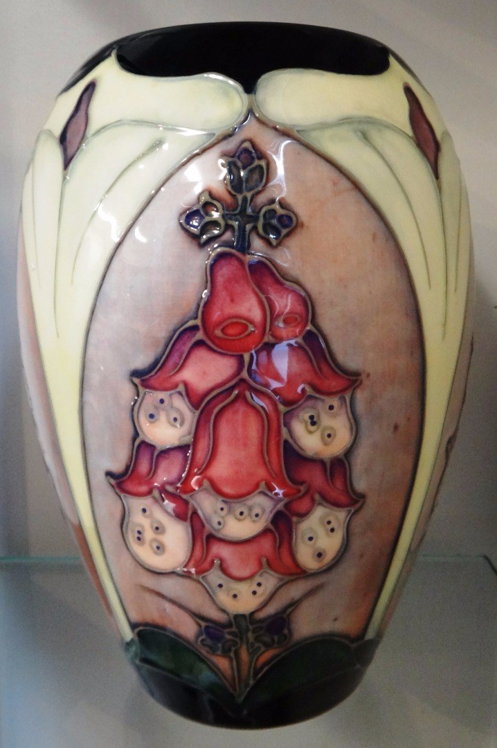 Appraisal: A Moorcroft 'Foxglove' vase circa decorated with foxgloves and orchids