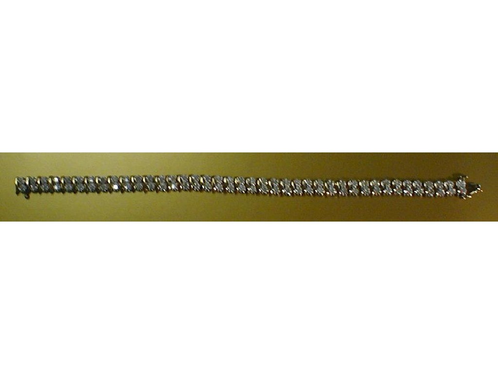 Appraisal: A ladies double row tennis bracelet set with tiny diamonds