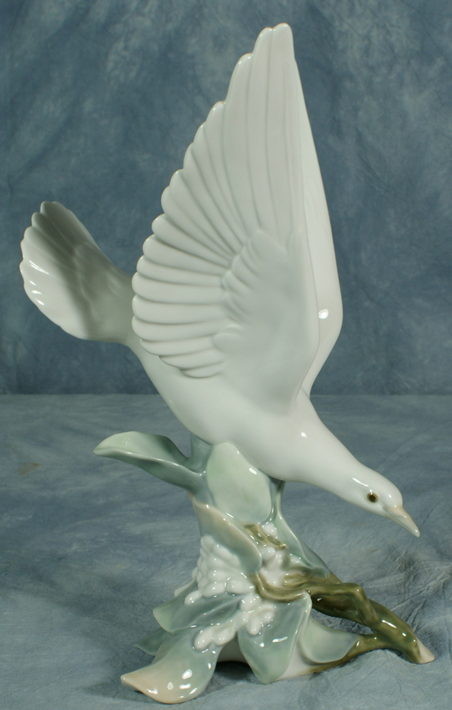 Appraisal: Lladro seagull figurine tall Estimate -