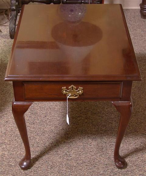 Appraisal: PENNSYLVANIA HOUSE MAHOGANY SIDE TABLE The rectangular top over a