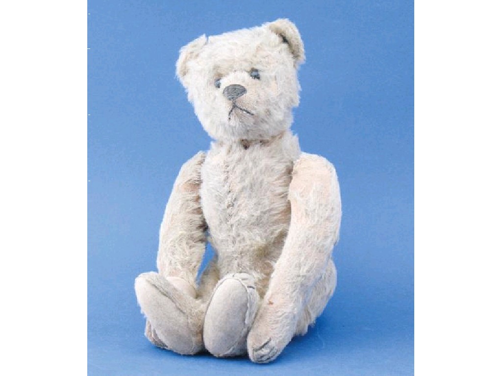 Appraisal: A STEIFF TEDDY BEAR with label in left ear and