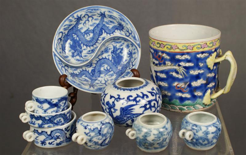 Appraisal: Lot of th c Chinese porcelain consisting of a mug