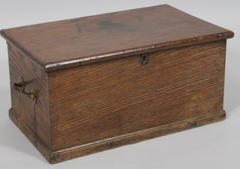 Appraisal: An early thC oak box of small proportion the overhanging