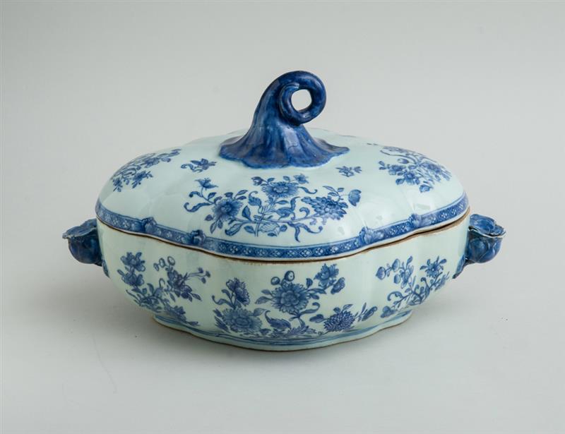 Appraisal: CHINESE EXPORT PORCELAIN BLUE AND WHITE TUREEN AND COVER Of