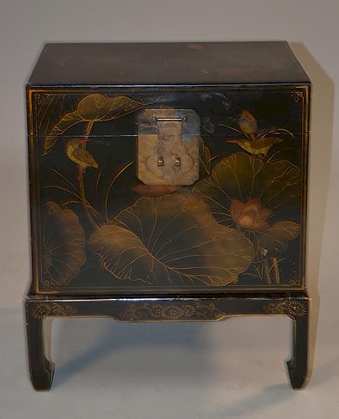 Appraisal: Early th C Chinese lacquer box on stand Early th