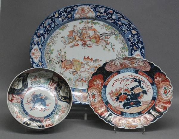 Appraisal: A group of three Imari porcelains Taisho Showa Period Including