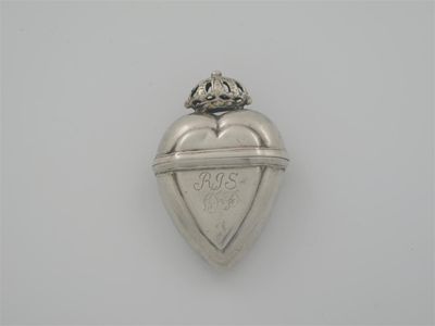 Appraisal: A early th century Scandinavian hovedvansaeg heart shaped with an