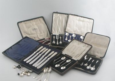 Appraisal: Six various cased sets bean top coffee spoons teaspoons and