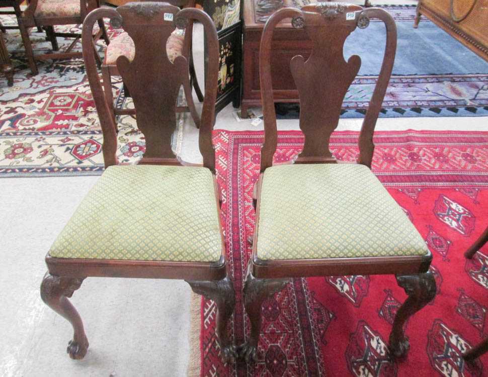 Appraisal: A SET OF SIX QUEEN ANNE STYLE MAHOGANY DINING CHAIRS