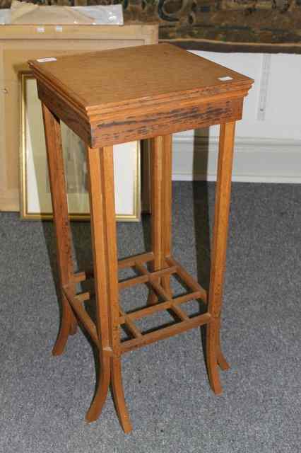 Appraisal: A COTSWOLD SCHOOL OAK PLANT STAND square