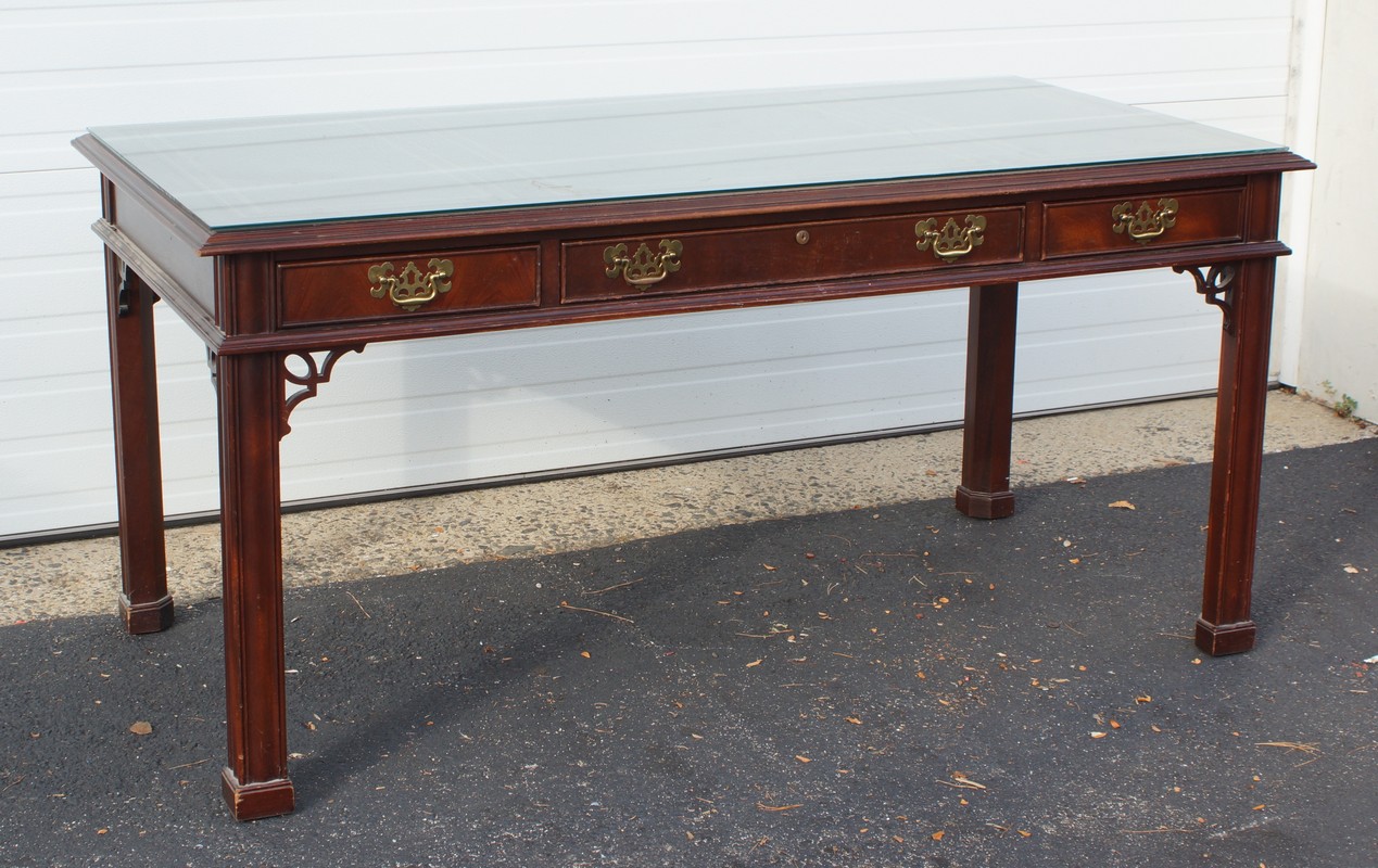 Appraisal: Georgian style leather top writing desk by Sligh w d