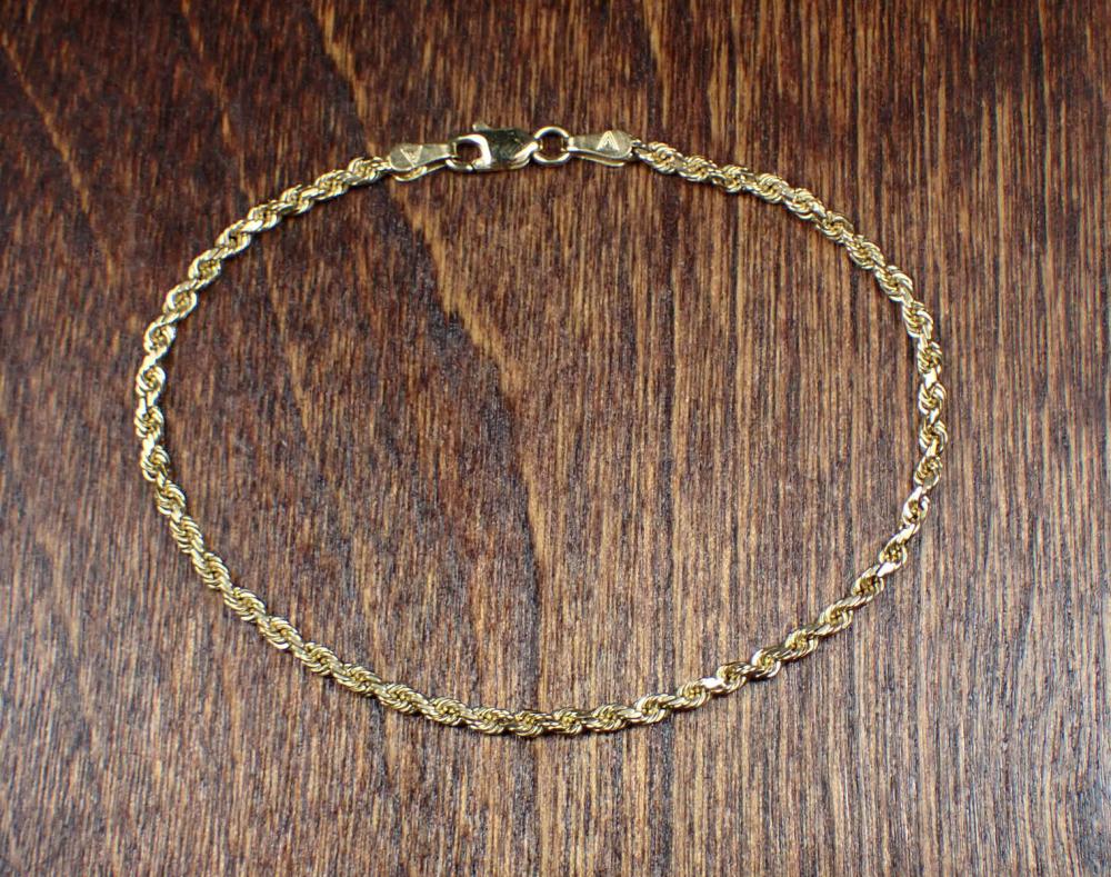 Appraisal: FOURTEEN KARAT YELLOW GOLD ROPE CHAIN BRACELET The bracelet weighs