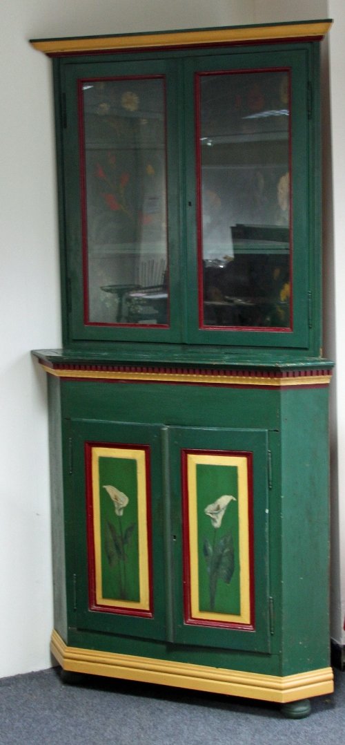 Appraisal: A green painted pine corner cupboard the upper part enclosed