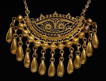 Appraisal: ISLAMIC LUNETTE-FORM FILIGREE PENDANT ON CHAIN in pendant in Provenance